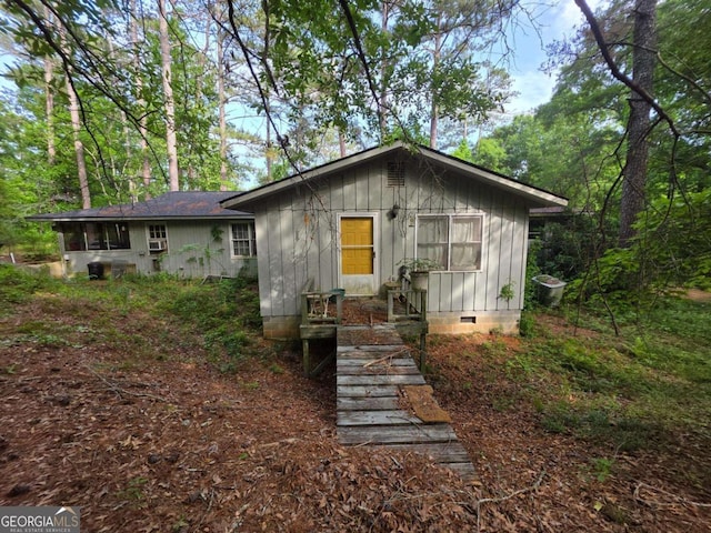 2422 Williams Mill Rd, Zebulon, GA 30295 - view of front of house with crawl space and board and batten siding