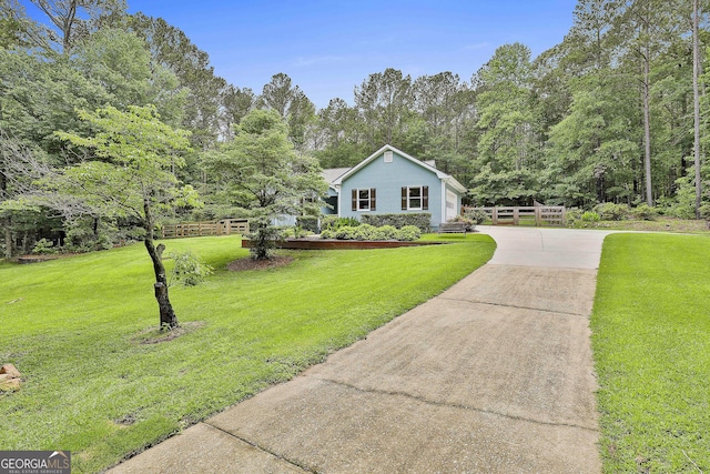 55 Hubbard Ct, Newnan, GA 30263 - view of front of property with driveway
