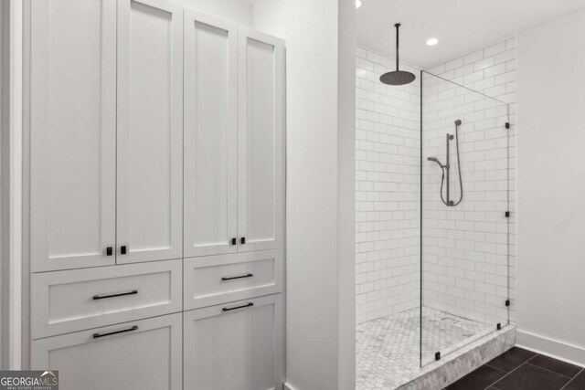 1058 Piedmont Ave Unit 103, Atlanta, GA 30309 - full bath featuring tiled shower, baseboards, recessed lighting, and tile patterned floors