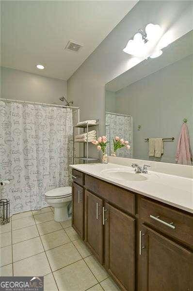 514 Creekshire Cir, Canton, GA 30115 - full bathroom featuring tile patterned floors, toilet, vanity, and a shower with shower curtain