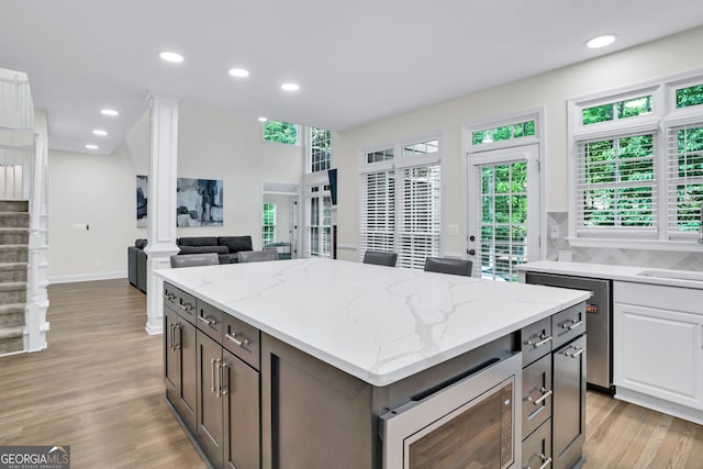 870 River Cliff Ct, Suwanee, GA 30024 - kitchen with stainless steel appliances, plenty of natural light, light wood finished floors, open floor plan, and recessed lighting