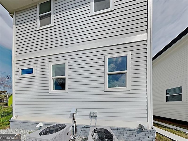 629 Windsor St, Atlanta, GA 30312 - view of side of property featuring a central AC unit