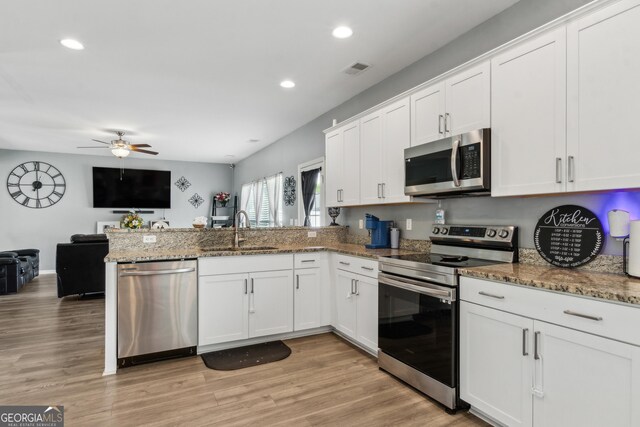 103 Olson Way, Kingsland, GA 31548 - kitchen with stainless steel appliances, a sink, a peninsula, recessed lighting, and open floor plan