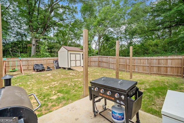 view of yard with view of scattered trees