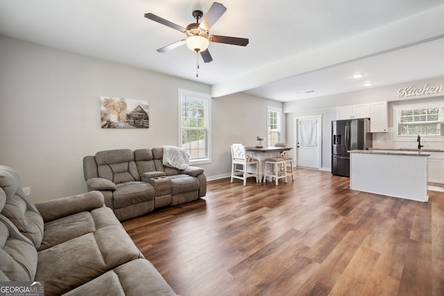 living area with plenty of natural light, dark wood-style flooring, a ceiling fan, recessed lighting, and baseboards