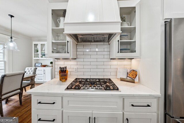 2195 Hickory Hill Rd, Alpharetta, GA 30004 - kitchen with premium range hood, appliances with stainless steel finishes, white cabinets, glass insert cabinets, and crown molding