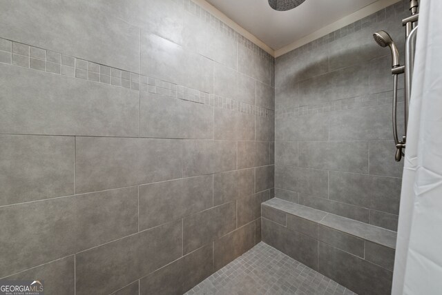 2195 Hickory Hill Rd, Alpharetta, GA 30004 - bathroom featuring tiled shower