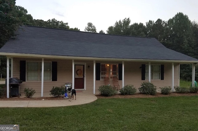 1495 Martin Mill Rd, Newnan, GA 30263 - view of front of property with a front yard and a porch