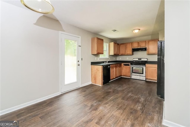 kitchen with black appliances, under cabinet range hood, dark wood-type flooring, baseboards, and dark countertops