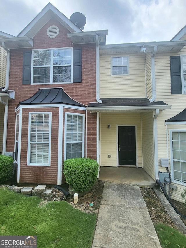 townhome / multi-family property with brick siding