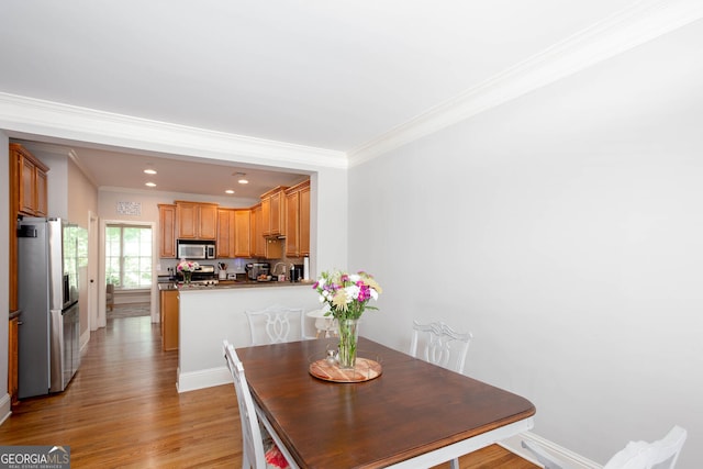855 Mountain View Ter NW, Marietta, GA 30064 - dining area featuring ornamental molding, light wood-style flooring, recessed lighting, and baseboards