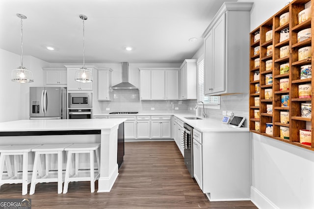 510 Cunninghame Ct, Peachtree City, GA 30269 - kitchen with stainless steel appliances, wall chimney exhaust hood, a sink, light countertops, and tasteful backsplash