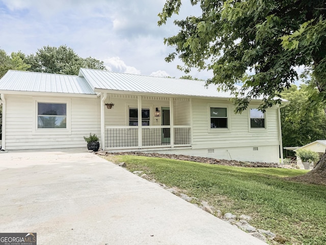 3905 Hunt Dr, Gainesville, GA 30507 - ranch-style home featuring a porch, crawl space, a front lawn, concrete driveway, and a metal roof