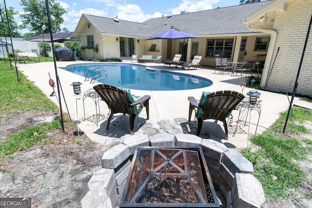 1701 City Blvd, Waycross, GA 31501 - view of swimming pool with a patio