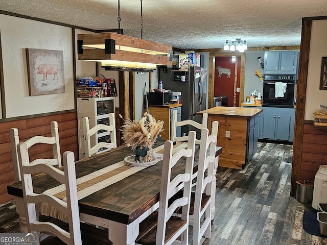 536 Gov Seay Rd, Collins, GA 30421 - dining area featuring a textured ceiling and dark wood finished floors