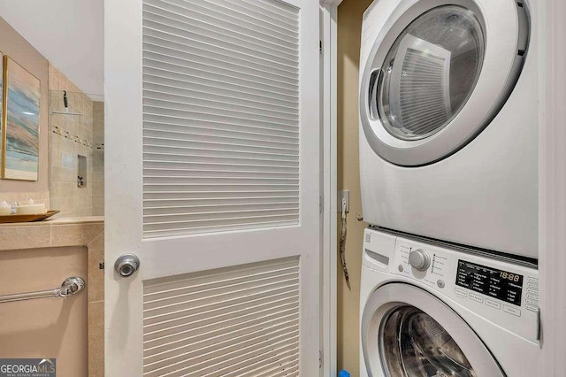 503 Marsh Cir, Saint Simons, GA 31522 - washroom featuring estacked washer and dryer