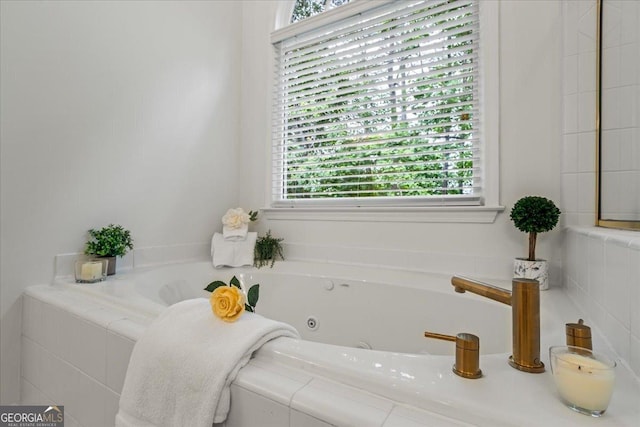 1444 Merrifield Ln, Marietta, GA 30062 - full bath featuring a whirlpool tub