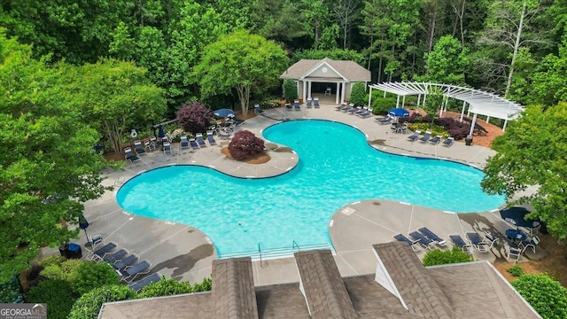 1444 Merrifield Ln, Marietta, GA 30062 - community pool with a pergola, a patio area, and an outbuilding