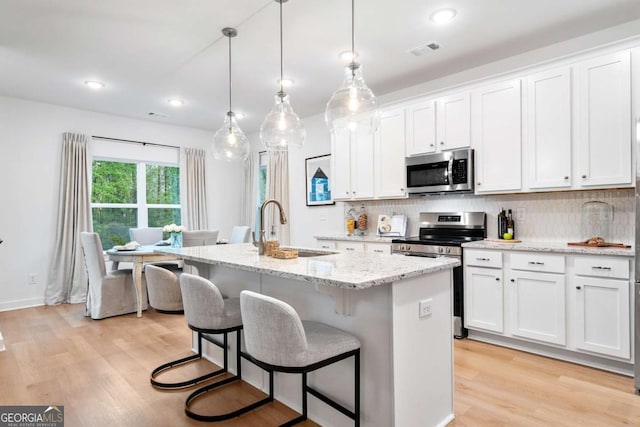3354 Traditions Way, Jefferson, GA 30549 - kitchen featuring appliances with stainless steel finishes, a sink, a center island with sink, backsplash, and recessed lighting