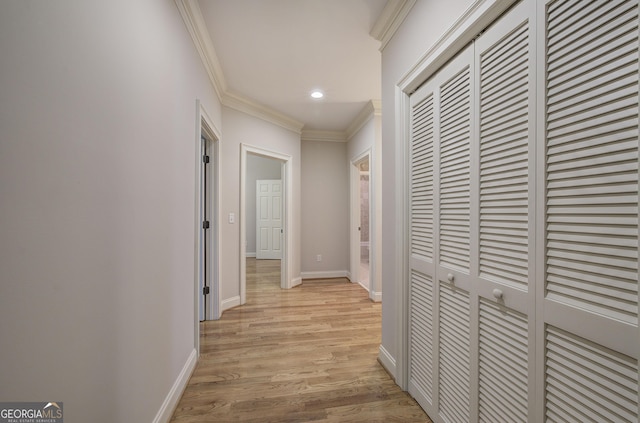 5492 Glenridge Dr Unit 536, Atlanta, GA 30342 - hall featuring crown molding, light wood-style floors, recessed lighting, and baseboards