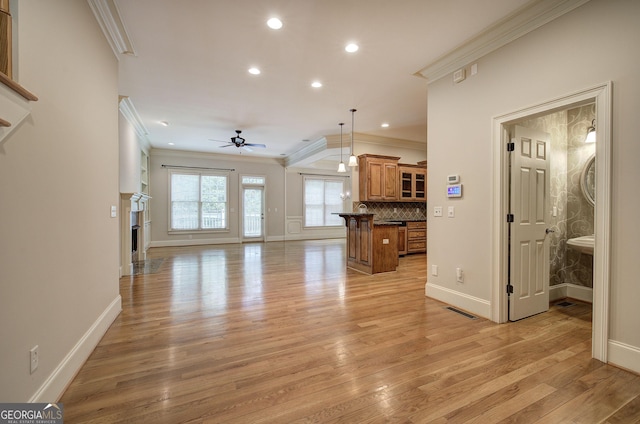 5492 Glenridge Dr Unit 536, Atlanta, GA 30342 - unfurnished living room with crown molding, a ceiling fan, light wood-style floors, baseboards, and recessed lighting