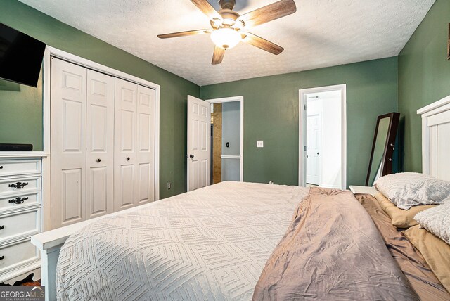 1235 Waterwood Dr, Loganville, GA 30052 - bedroom featuring a textured ceiling, a closet, and ceiling fan