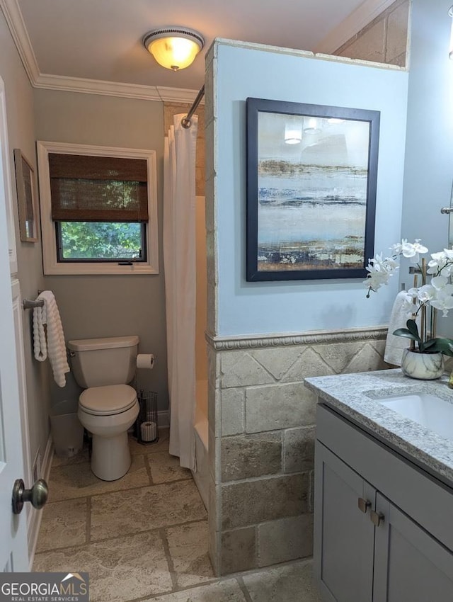 921 Oak Dr, Woodstock, GA 30189 - full bath with vanity, crown molding, toilet, shower / bathtub combination with curtain, and stone finish floors