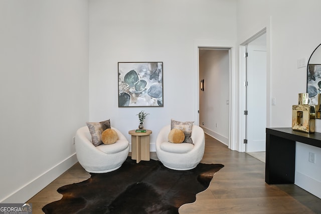 3107 Peachtree Rd NE Unit 2003Aka Ph3, Atlanta, GA 30305 - sitting room featuring wood finished floors and baseboards