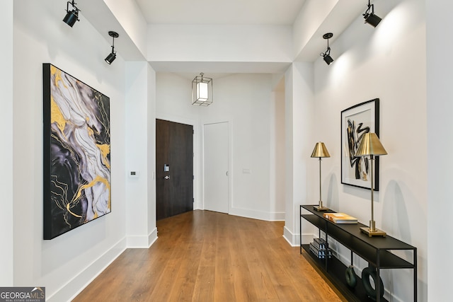 3107 Peachtree Rd NE Unit 2003Aka Ph3, Atlanta, GA 30305 - foyer with wood finished floors and baseboards