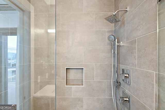 3107 Peachtree Rd NE Unit 2003Aka Ph3, Atlanta, GA 30305 - bathroom featuring tiled shower