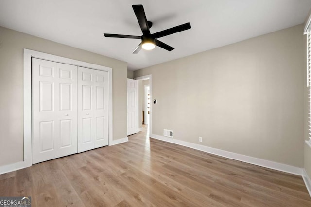 932 Mount Airy Dr SW, Atlanta, GA 30311 - unfurnished bedroom featuring light wood-style floors, baseboards, a closet, and ceiling fan