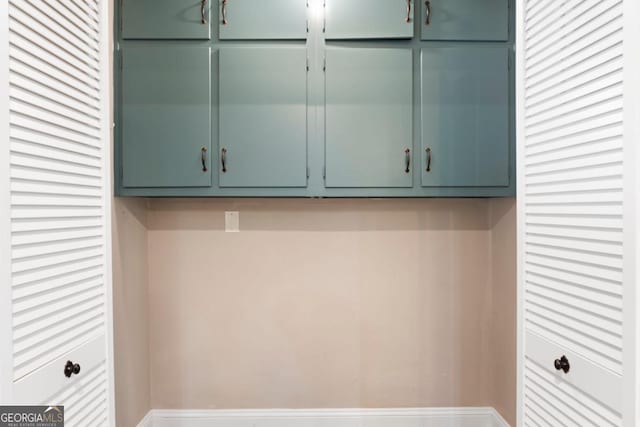 laundry area featuring baseboards