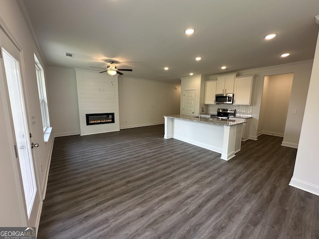 kitchen featuring appliances with stainless steel finishes, baseboards, recessed lighting, a ceiling fan, and white cabinetry