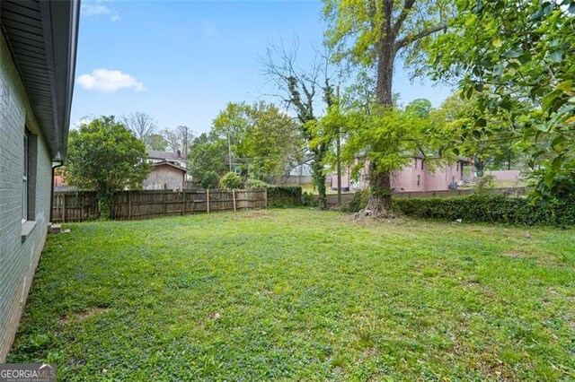 664 Florence Pl NW, Atlanta, GA 30318 - view of yard