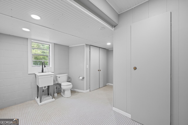 1766 Washington Hwy, Elberton, GA 30635 - bathroom featuring toilet, recessed lighting, and tile patterned floors