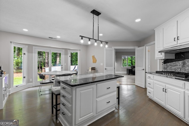630 Buttercup Trce, Alpharetta, GA 30022 - kitchen with a breakfast bar area, stainless steel gas cooktop, a kitchen island, healthy amount of natural light, and recessed lighting