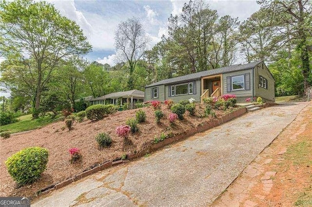 525 Rosemont Dr, Decatur, GA 30032 - ranch-style home featuring concrete driveway