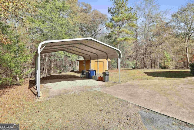 140 Shoal Creek Rd, Griffin, GA 30223 - view of parking featuring a detached carport and driveway