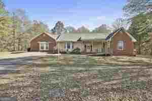 140 Shoal Creek Rd, Griffin, GA 30223 - ranch-style home featuring a deck