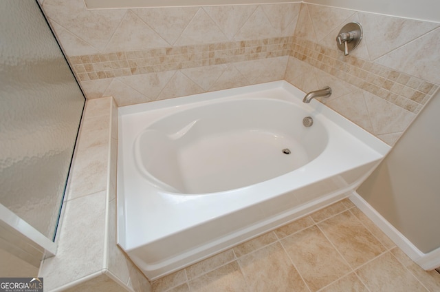 8555 Scenic Ridge Way, Ball Ground, GA 30107 - full bathroom featuring a garden tub and baseboards