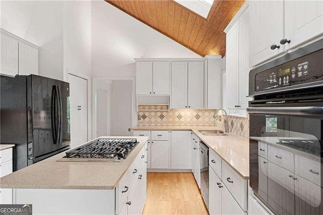 3007 Manning Dr, Marietta, GA 30062 - kitchen featuring black appliances, a sink, lofted ceiling, tasteful backsplash, and a kitchen island