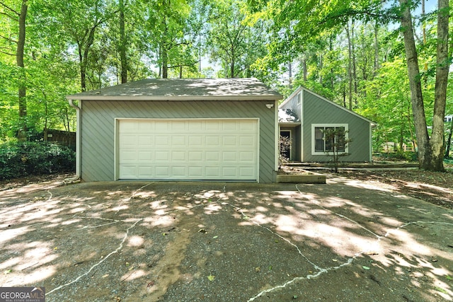 2041 Kramer Way, Marietta, GA 30062 - mid-century modern home with an outdoor structure, a garage, and a shingled roof