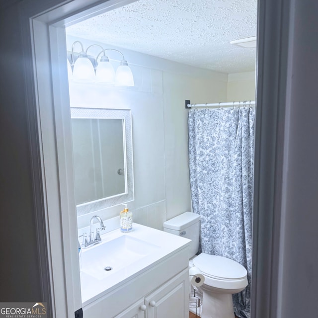 580 Vaughn Rd, Griffin, GA 30223 - bathroom featuring vanity, a textured ceiling, toilet, and a shower with shower curtain