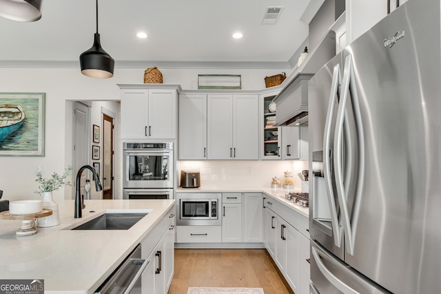 485 Delaperriere Loop, Jefferson, GA 30549 - kitchen featuring stainless steel appliances, light wood-type flooring, recessed lighting, decorative backsplash, and pendant lighting