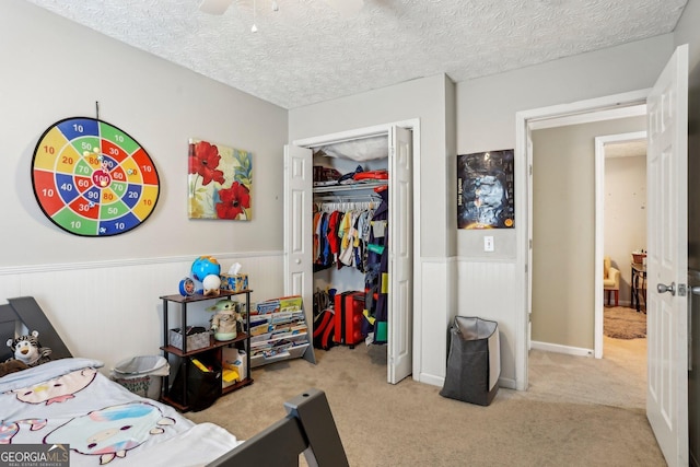 135 Clubhouse Dr NW, Kennesaw, GA 30144 - carpeted bedroom featuring wainscoting, a closet, and a textured ceiling