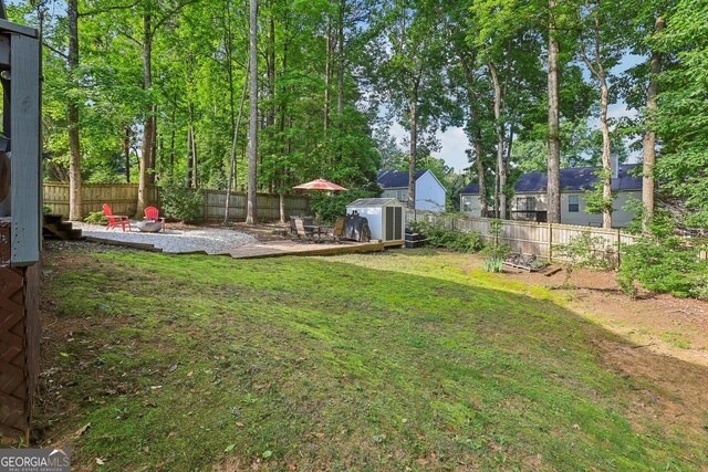 135 Clubhouse Dr NW, Kennesaw, GA 30144 - view of yard with a patio