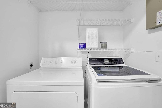 985 Laurel Springs Ln, Marietta, GA 30064 - laundry area featuring washing machine and clothes dryer