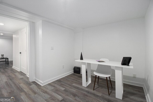 2537 Baker Rd NW, Atlanta, GA 30318 - office space with wood finished floors and baseboards