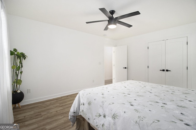 2537 Baker Rd NW, Atlanta, GA 30318 - bedroom featuring wood finished floors, baseboards, a closet, and ceiling fan