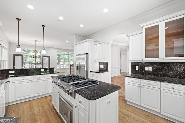 576 Cliftwood Ct, Sandy Springs, GA 30328 - kitchen featuring stainless steel appliances, crown molding, light wood finished floors, white cabinetry, and recessed lighting